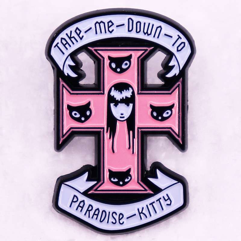 Paradise Jewelry & Watches Llc - Emily a Estranha Esmalte Pin, Cruz